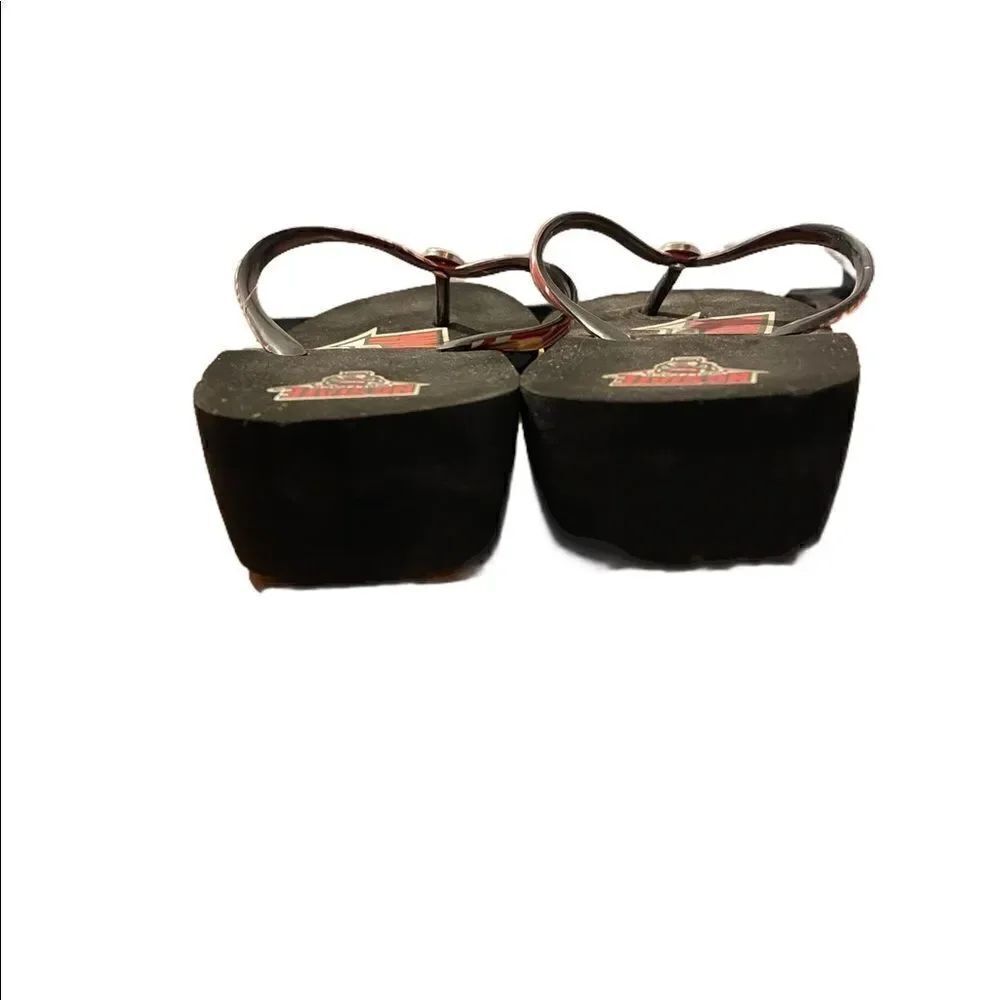 NC State Flip Flops GUC Size 8.5 - Picture 3 of 3